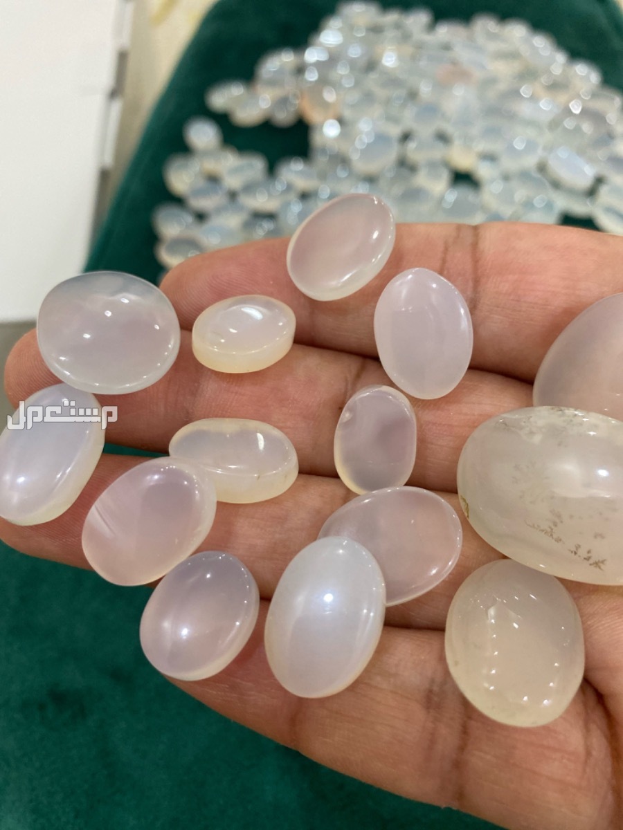 احجار عقيق يماني ابيض ثلجي طبيعي تنقية في المدينة المنورة