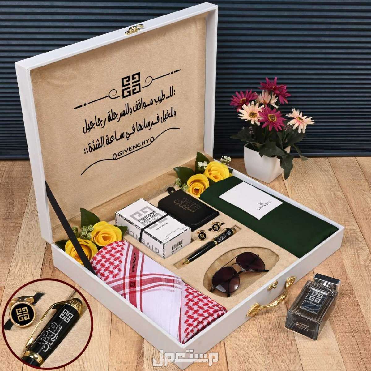 السعر 300ريال سعودي .🌹 جديدنا من فانتاستك 🌹  🎁 طقم رجالي مميز  ⬜ قماش صيفي كوري ماركة جفنشي ثلاثه امتار وربع عرضين مع زراير ولوقو الماركة في الجيب والرقبه  ⬜ شماغ كلاسيك ماركة جفنشي قطن 1
