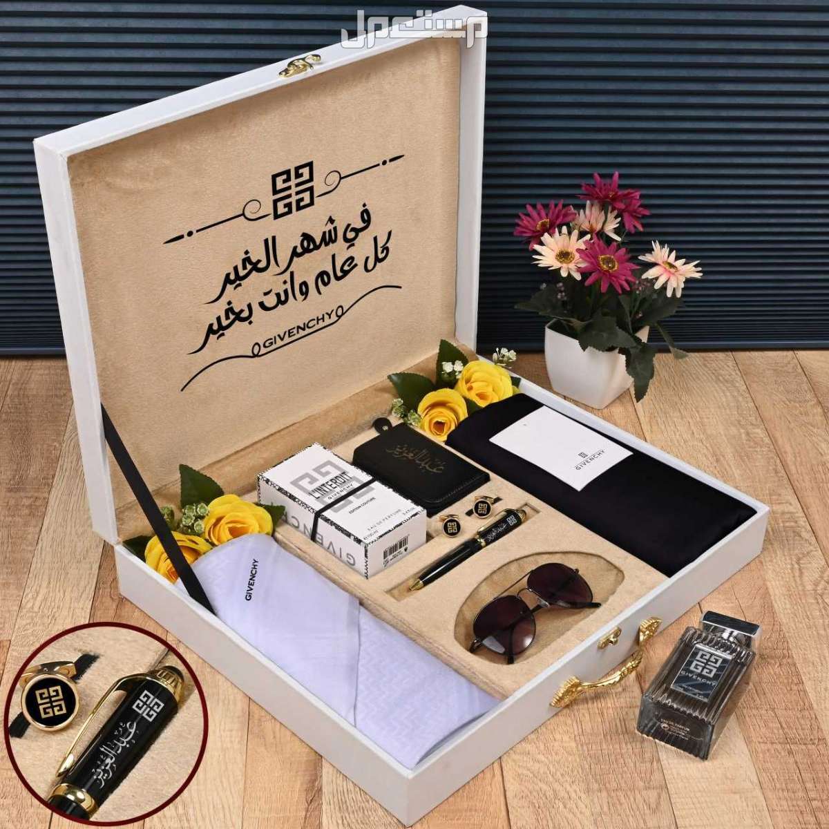 السعر 300ريال سعودي .🌹 جديدنا من فانتاستك 🌹  🎁 طقم رجالي مميز  ⬜ قماش صيفي كوري ماركة جفنشي ثلاثه امتار وربع عرضين مع زراير ولوقو الماركة في الجيب والرقبه  ⬜ شماغ كلاسيك ماركة جفنشي قطن 1
