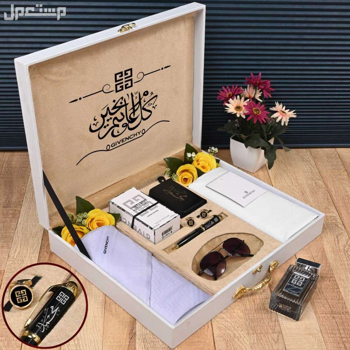 السعر 300ريال سعودي .🌹 جديدنا من فانتاستك 🌹  🎁 طقم رجالي مميز  ⬜ قماش صيفي كوري ماركة جفنشي ثلاثه امتار وربع عرضين مع زراير ولوقو الماركة في الجيب والرقبه  ⬜ شماغ كلاسيك ماركة جفنشي قطن 1