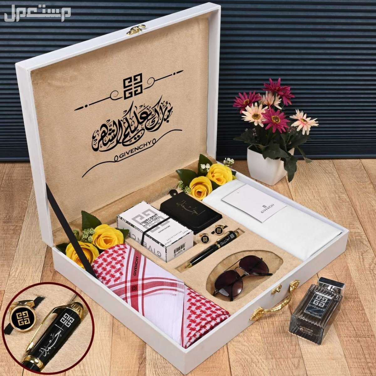 السعر 300ريال سعودي .🌹 جديدنا من فانتاستك 🌹  🎁 طقم رجالي مميز  ⬜ قماش صيفي كوري ماركة جفنشي ثلاثه امتار وربع عرضين مع زراير ولوقو الماركة في الجيب والرقبه  ⬜ شماغ كلاسيك ماركة جفنشي قطن 1