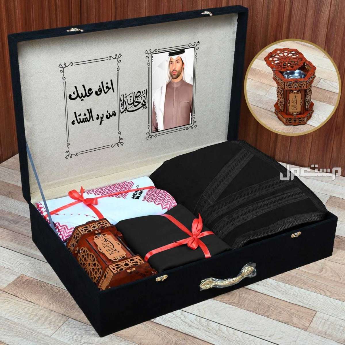 السعر 350ريال سعودي .🌹 جديدنا من فانتاستك 🌹  🎁 بكس رجالي شتوي 🎁   ⬜ فرو رجالي شموا صناعة سوريا جوده عاليه *مقاسات من 1 الى 5*  ⬜ قماش شتوي ماركة مونت بلانك ثلاثه امتار وربع عرضين مع زراي