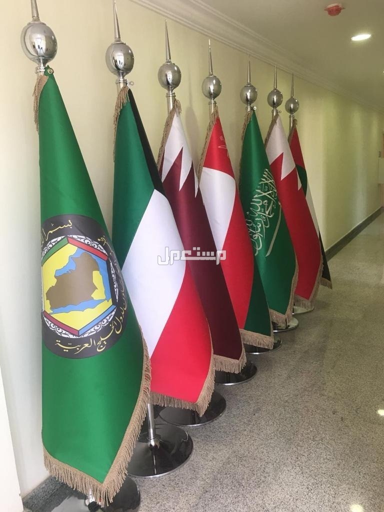 علم ريشة خارجي علم قاعدة بلاستيك علم ذهبي علم مكتبي أعلام مجالس اعلام دعاية واعلان علم فعاليات علم اجتماع مكتبي علم صغير طاوله علم طباعه خاص علم تفصيل خاص