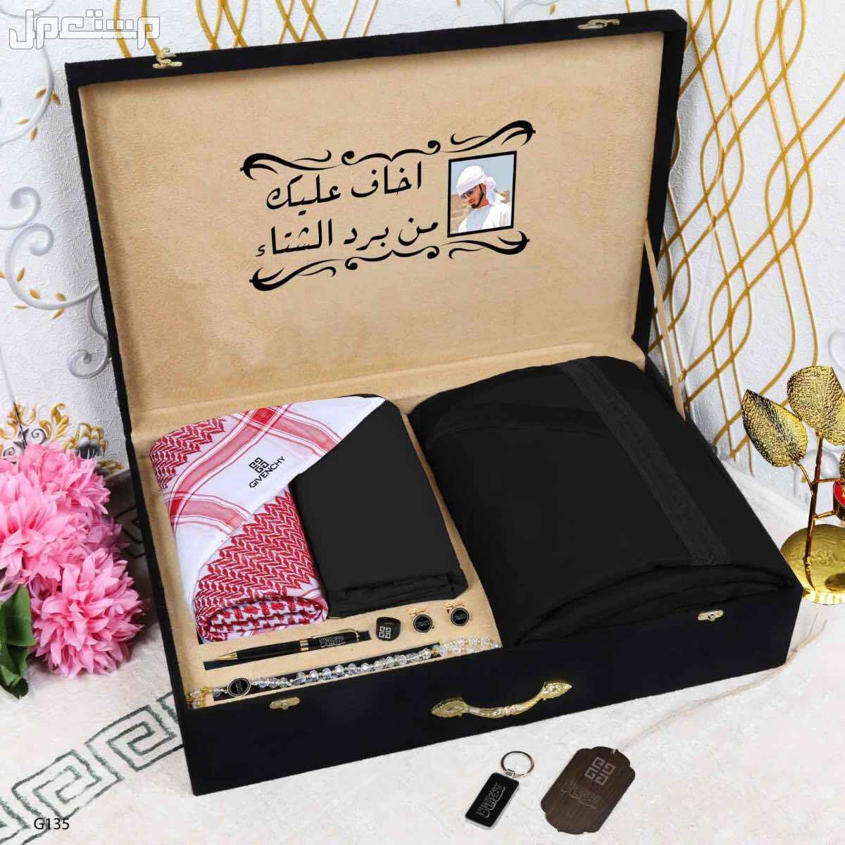 *بوكس شتوي  جفنشي ديور  1️⃣شماغ سديري ماركة جفنشي  مقاسات (55-58-60)  2️⃣قماش شتوي جفنشي    *الملحقات*،  لوقو الجيب والرقبه وثمانية ازارير بشعار جفنشي 3️⃣ فروه رجاليه