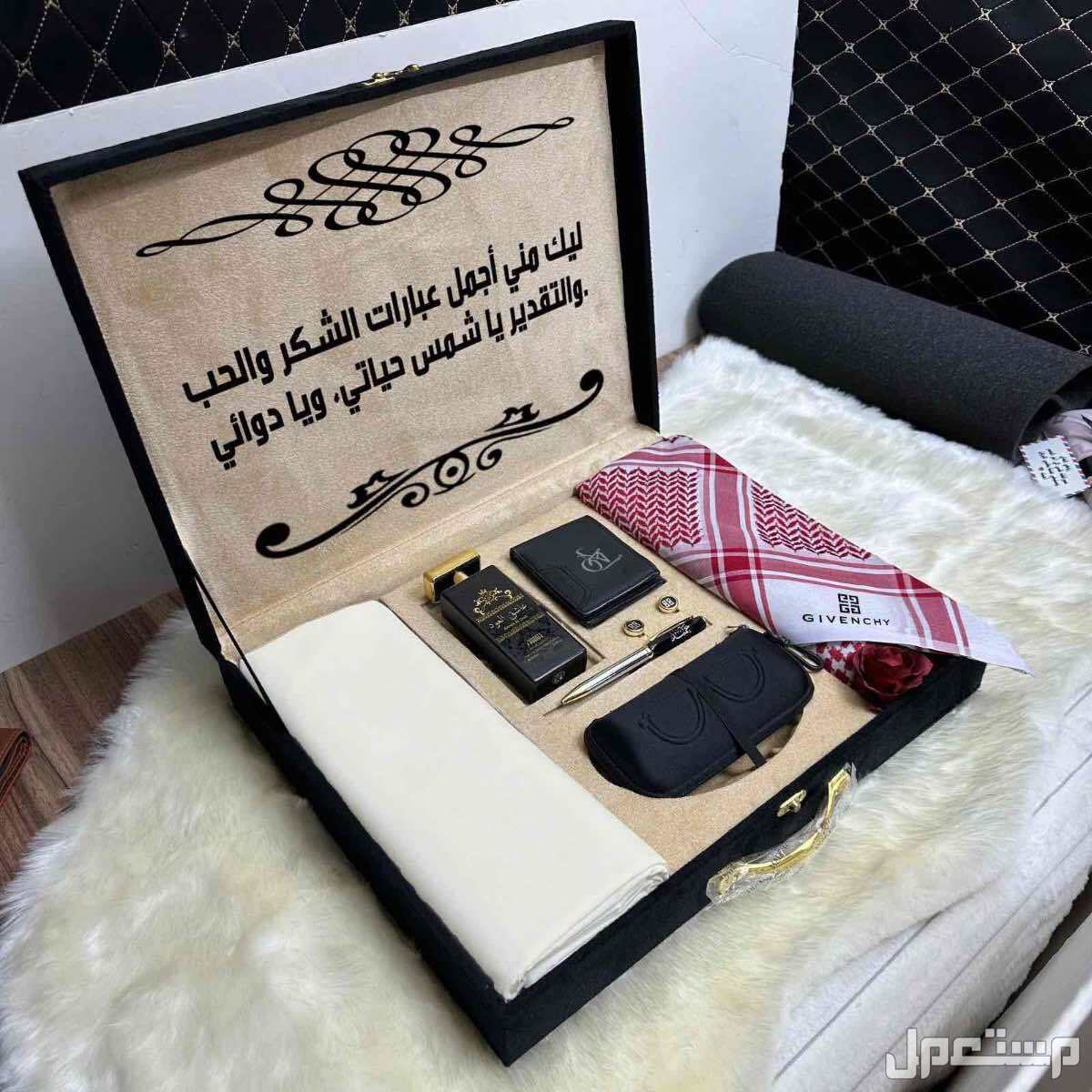 *بوكس شتوي  جفنشي ديور  1️⃣شماغ سديري ماركة جفنشي  مقاسات (55-58-60)  2️⃣قماش شتوي جفنشي    *الملحقات*،  لوقو الجيب والرقبه وثمانية ازارير بشعار جفنشي 3️⃣ فروه رجاليه
