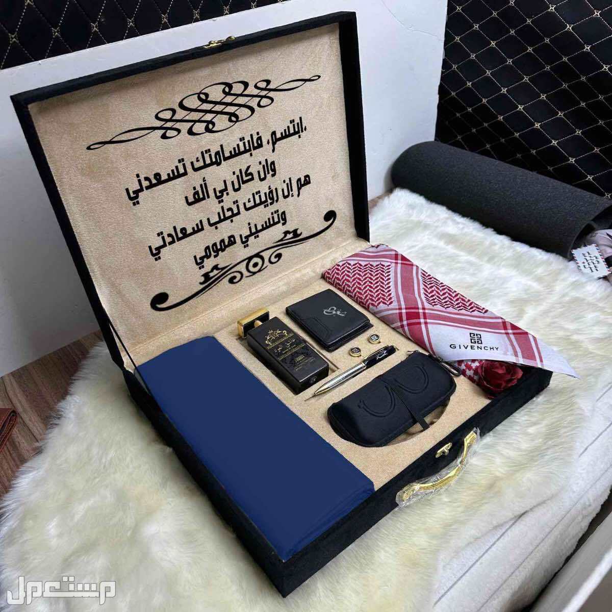 *بوكس شتوي  جفنشي ديور  1️⃣شماغ سديري ماركة جفنشي  مقاسات (55-58-60)  2️⃣قماش شتوي جفنشي    *الملحقات*،  لوقو الجيب والرقبه وثمانية ازارير بشعار جفنشي 3️⃣ فروه رجاليه