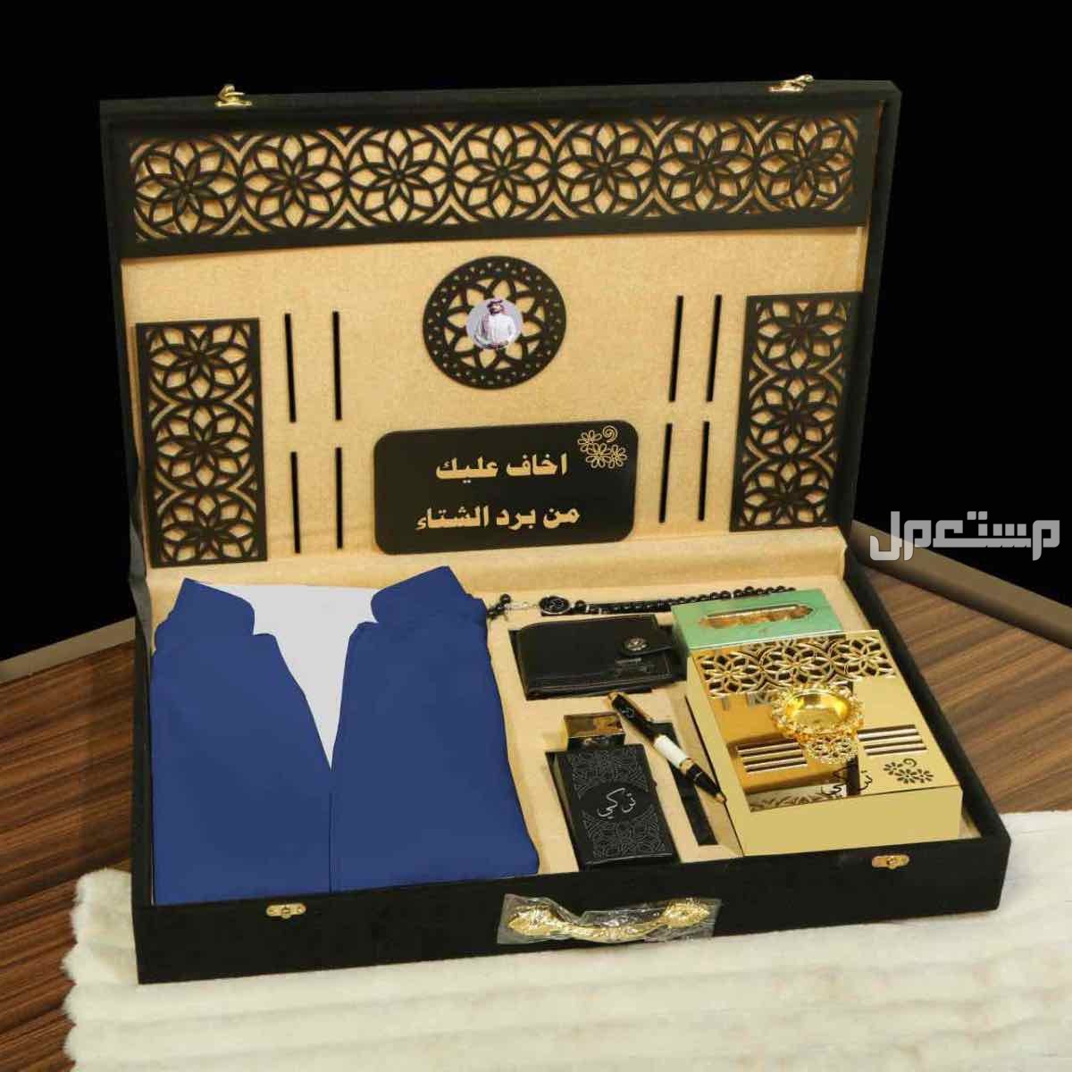 *بوكس شتوي  جفنشي ديور  1️⃣شماغ سديري ماركة جفنشي  مقاسات (55-58-60)  2️⃣قماش شتوي جفنشي    *الملحقات*،  لوقو الجيب والرقبه وثمانية ازارير بشعار جفنشي 3️⃣ فروه رجاليه