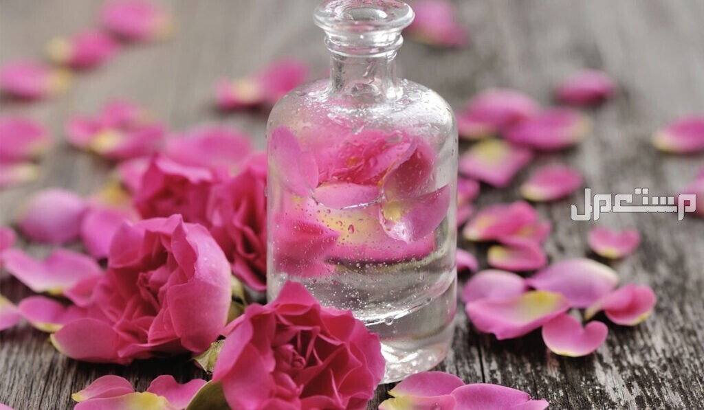 طرق طبيعية للتخلص من انتفاخ العين بعد البكاء ماء الورد منعش طبيعي للعين