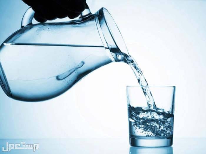 طرق طبيعية للتخلص من انتفاخ العين بعد البكاء شرب الماء لترطيب الجسم والبشرة