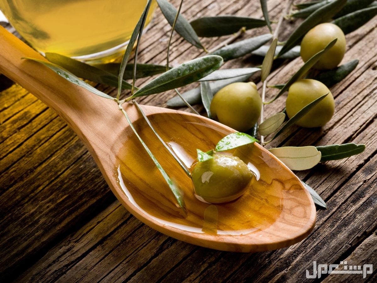 الفرق بين زيت الزيتون البكر والعادي.. مواصفات وأسعار فوائد زيت الزيتون البكر على الريق