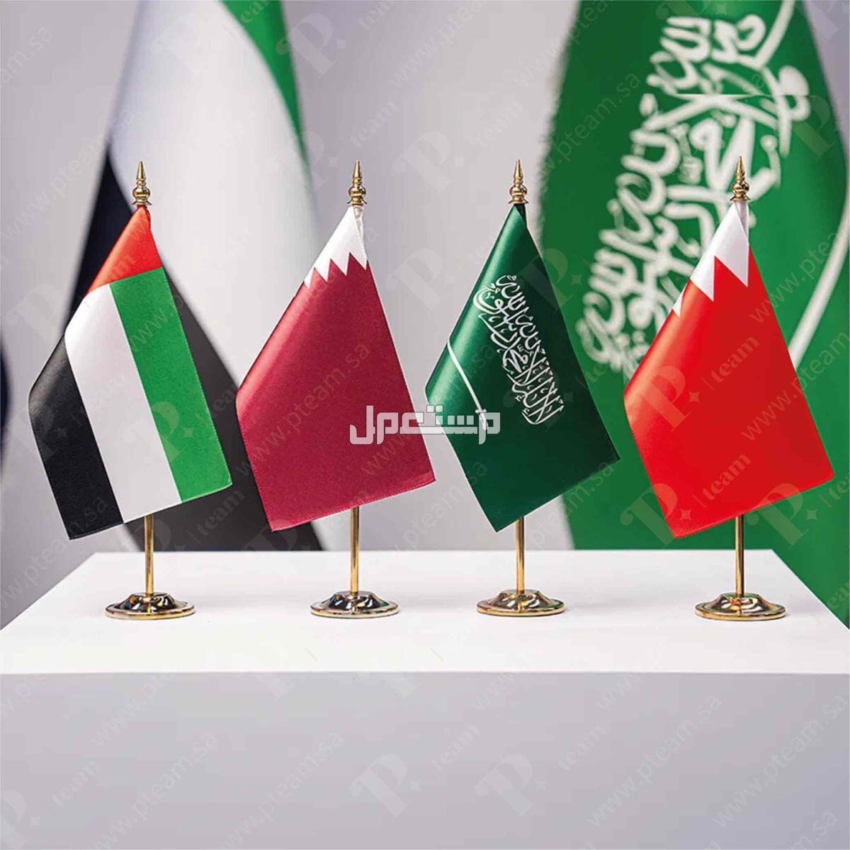 طباعة اعلام مكتبية بشعار شركتك