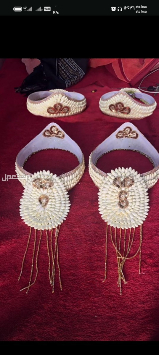 يوجد لدينا جميع انواع الفل وتشكيلات تاجات ولبات طواقي قبوع عقود تساريح