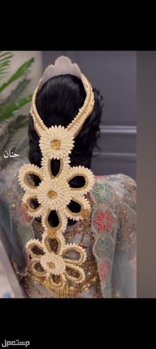 يوجد لدينا جميع انواع الفل وتشكيلات تاجات ولبات طواقي قبوع عقود تساريح