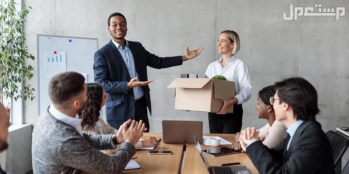 أجمل عبارات عن بداية عمل جديد مدير يرحب الموظفة الجديدة