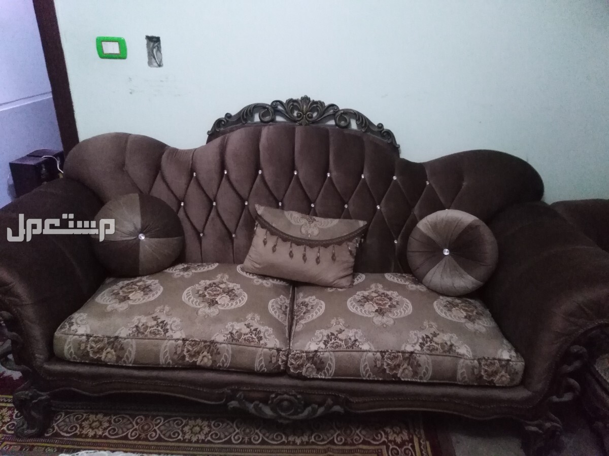 للبيع انتريه استعمال خفيف جدا خشب زان من دمياط مكون من اتنين كنبه واتنين فوتيه