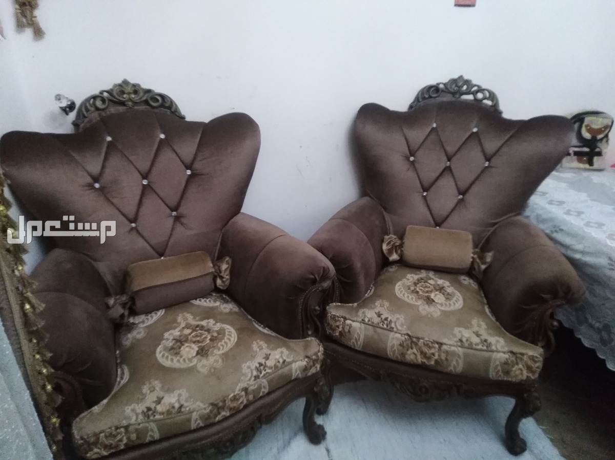 للبيع انتريه استعمال خفيف جدا خشب زان من دمياط مكون من اتنين كنبه واتنين فوتيه
