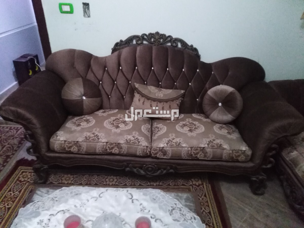 للبيع انتريه استعمال خفيف جدا خشب زان من دمياط مكون من اتنين كنبه واتنين فوتيه