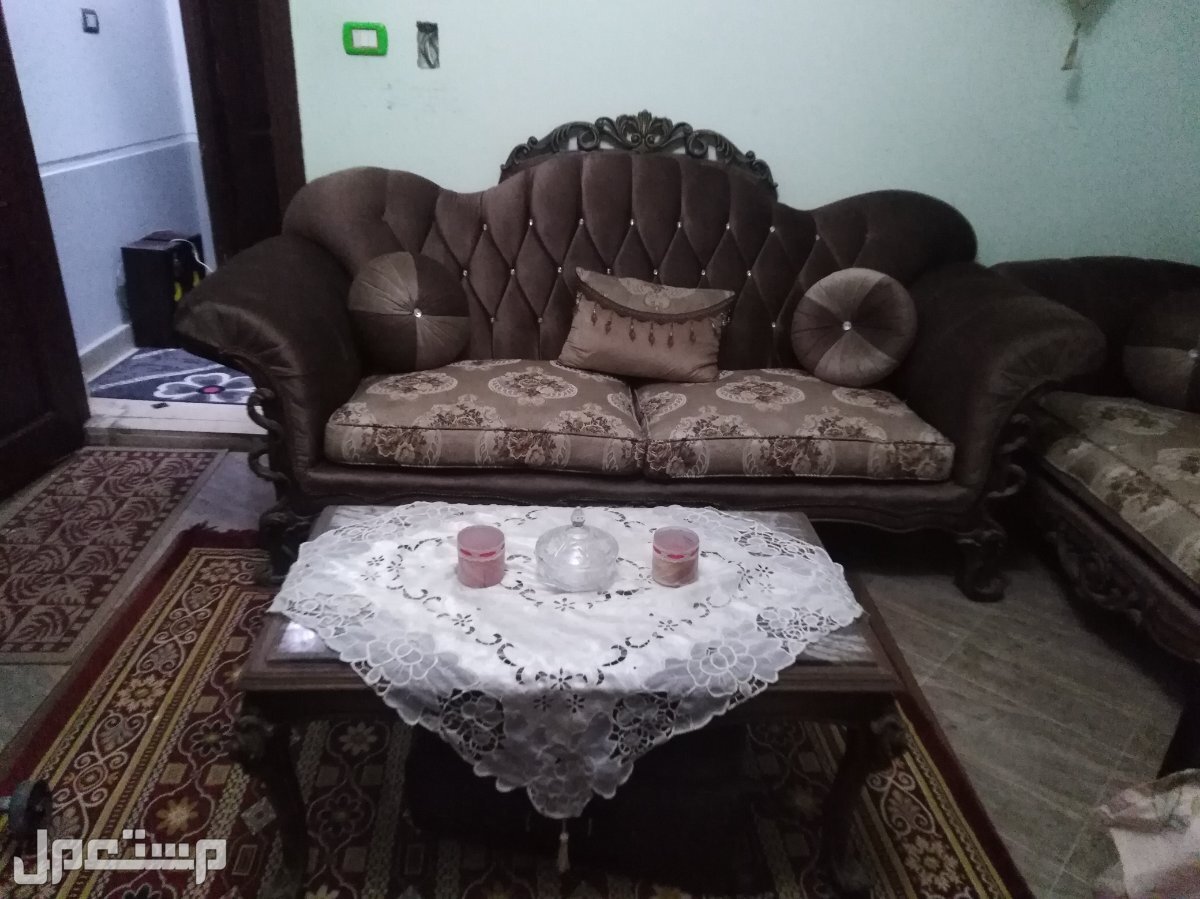 للبيع انتريه استعمال خفيف جدا خشب زان من دمياط مكون من اتنين كنبه واتنين فوتيه