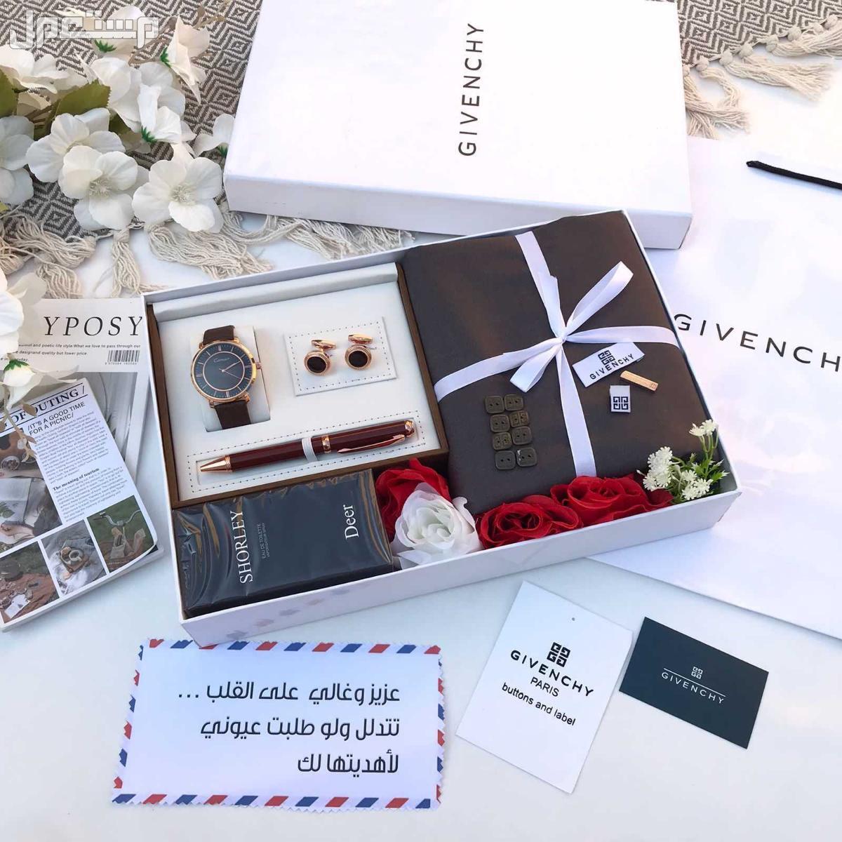 السعر 250ريال سعودي فقط🌹جديدنا😍🎁🛍️  طقم رجالي 👱🏼‍♂️ 🤏🏻قماش جفنشي شتوي  الخامه جدًا ممتازه  المقياس 3.5 في عرضين  مع طقم ساعه +كبك +قلم🎁  عطر ريحة وشكل سوفاج ديور🎁  مصمم على شكل هدي