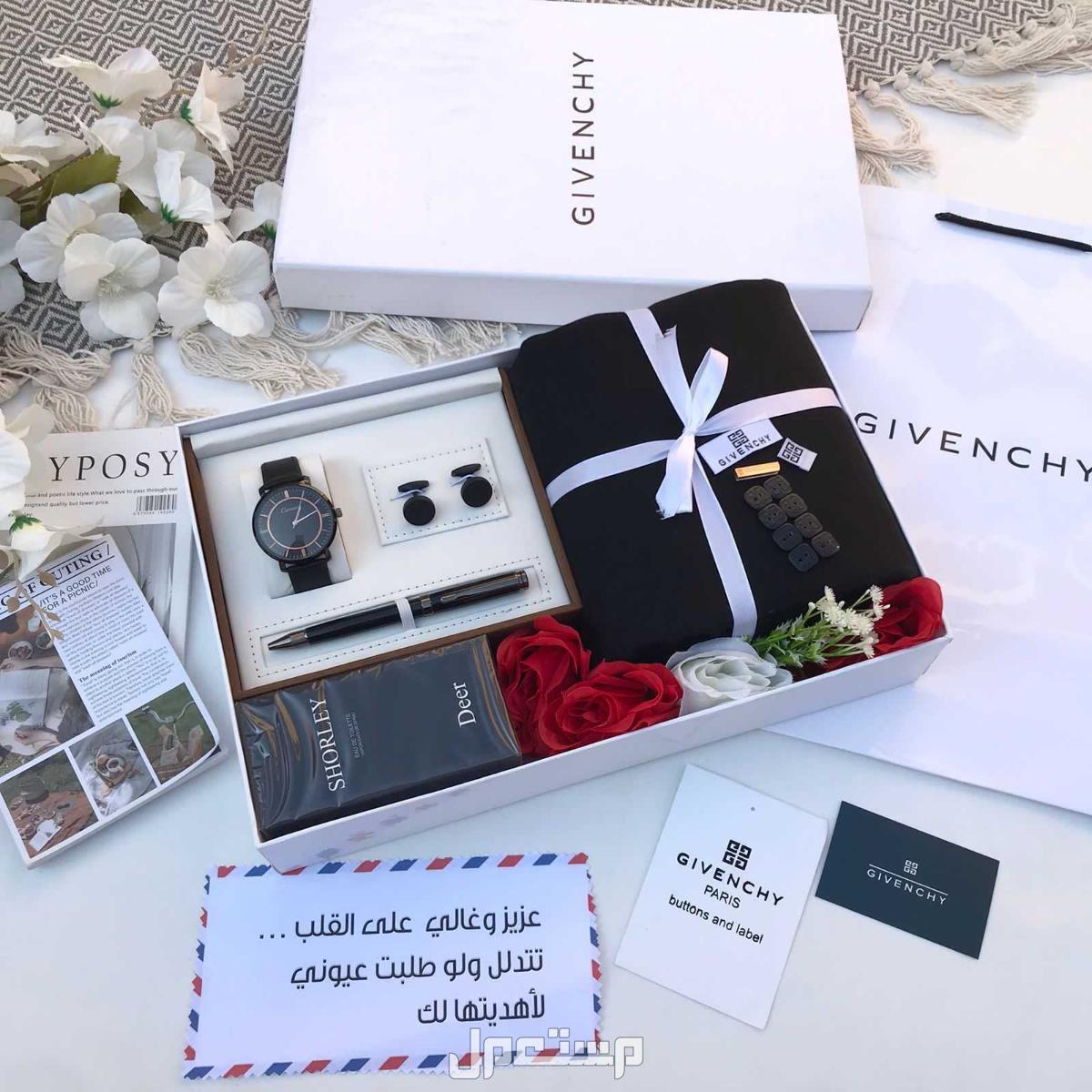 السعر 250ريال سعودي فقط🌹جديدنا😍🎁🛍️  طقم رجالي 👱🏼‍♂️ 🤏🏻قماش جفنشي شتوي  الخامه جدًا ممتازه  المقياس 3.5 في عرضين  مع طقم ساعه +كبك +قلم🎁  عطر ريحة وشكل سوفاج ديور🎁  مصمم على شكل هدي