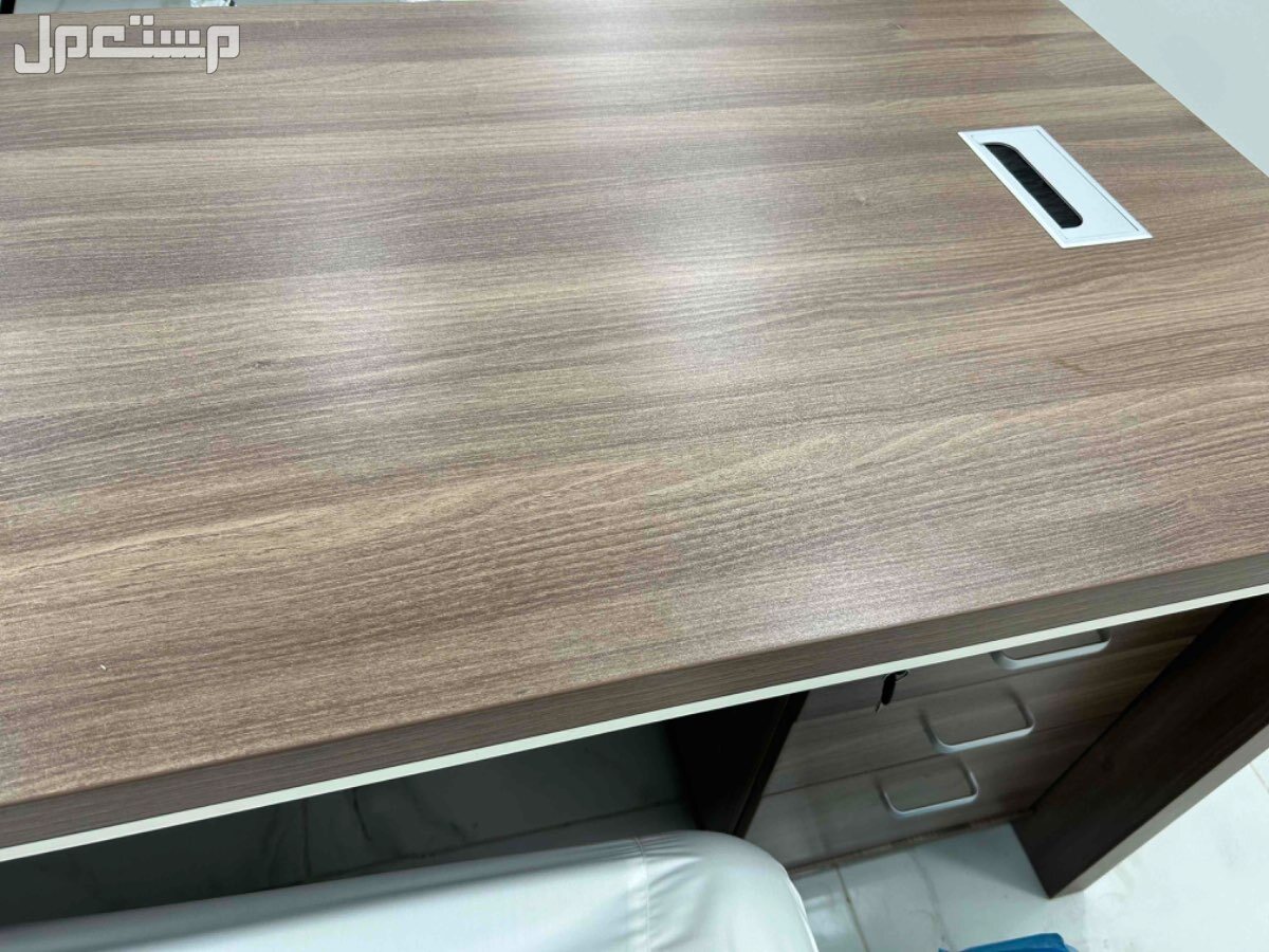 اثاث مكتبي