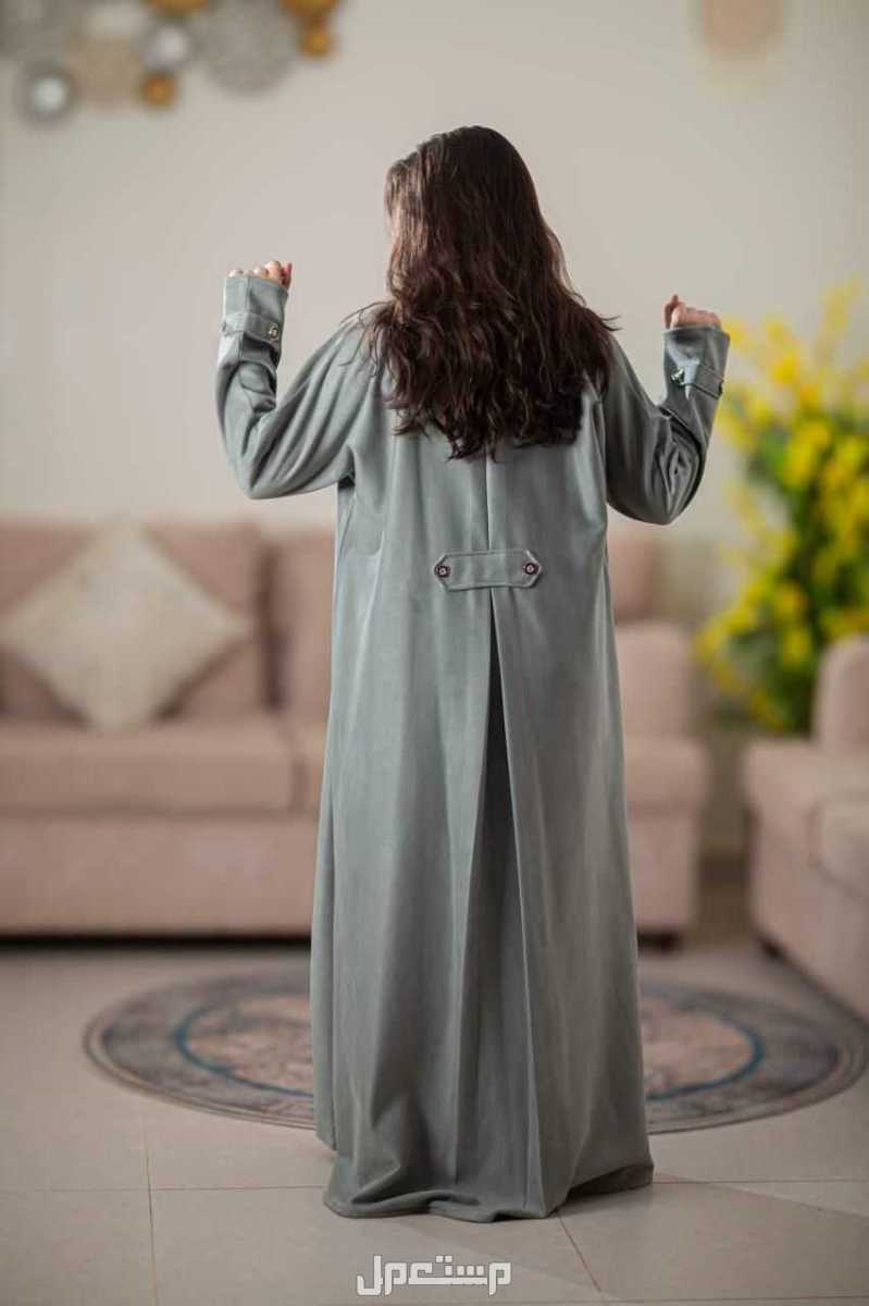 السعر 220ريال سعودي فقط🌹⭐كلكشن الشتاء🧥🧥  ⭐عبايه الشتاء. المواصفات: 1:قماش شموه فاخر🌿 2:خياطة فخمه ومميزه🌿 3- الخامه مناسبه لاجواء الشتاء والشعور بالدفئ 🌿 🔅تتوفر ب 3اللوان رائعة.  🔅مت