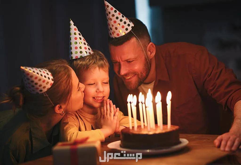 أجمل رسائل وكلمات تهنئة عيد ميلاد شخص تحبه (صور)