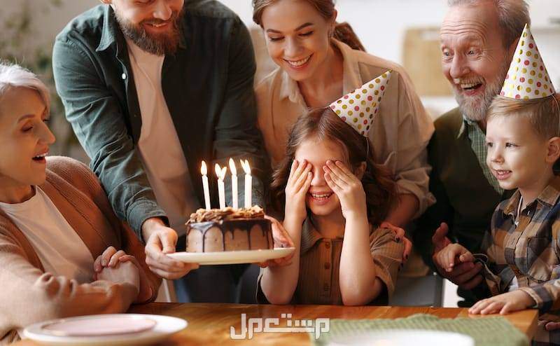 أجمل رسائل وكلمات تهنئة عيد ميلاد شخص تحبه (صور) رسائل تهنئة عيد ميلاد