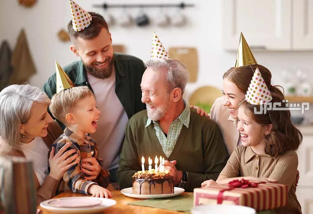 أجمل رسائل وكلمات تهنئة عيد ميلاد شخص تحبه (صور) كلمات تهنئة عيد ميلاد