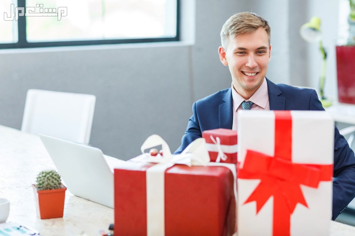 أفضل أفكار هدايا للمدير في العمل وأسعارها أفضل هدية للمدير في العمل