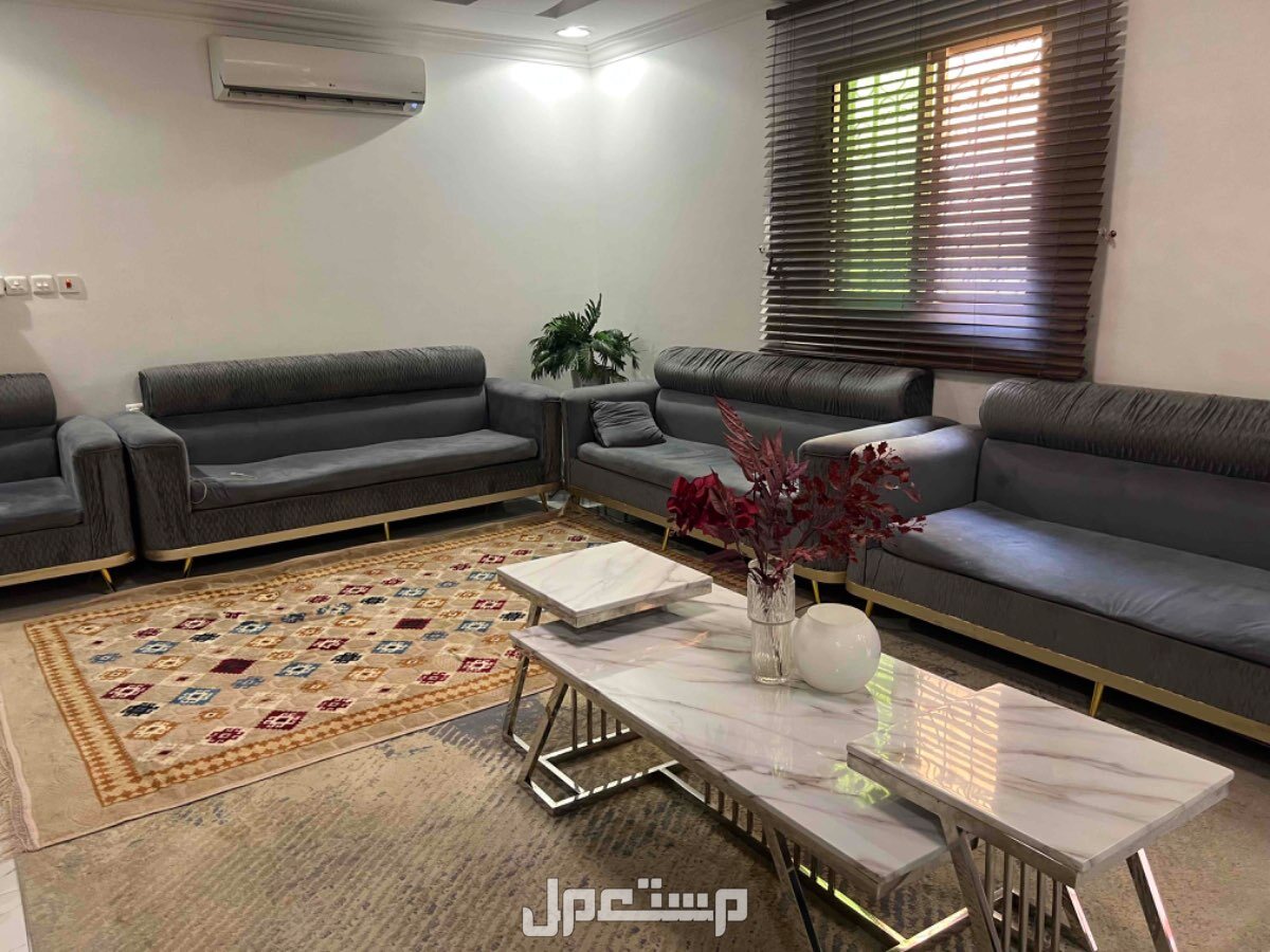 كنبين اثنين واحد ارضي واحد مرتفع