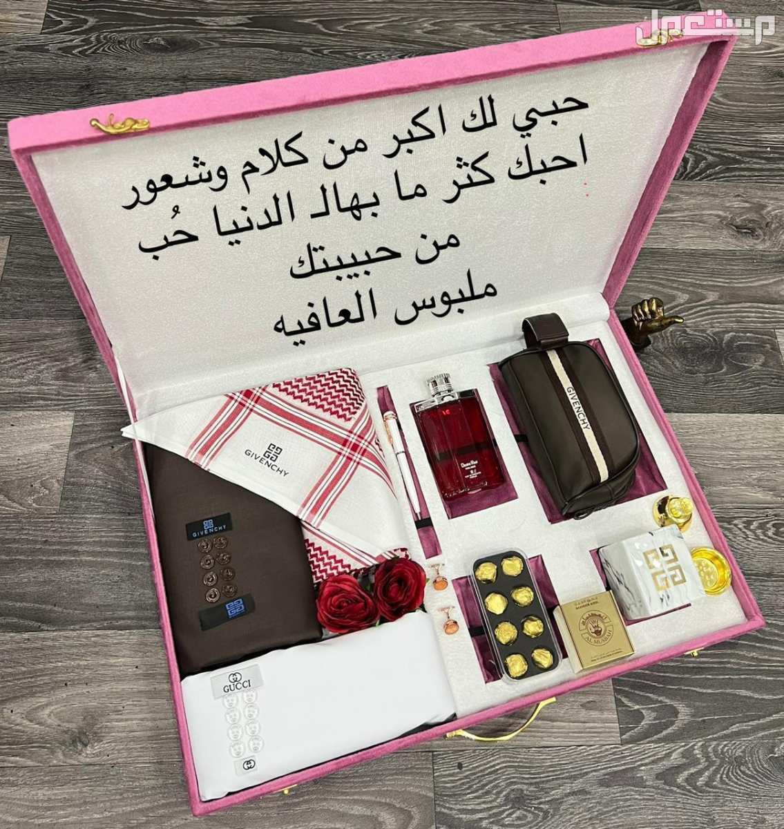 قماشين رجالي بتصميم ماركه جفنشي / جودشي ثلاثه متر وربع يوجد لدينا توصيل لجميع مدن المملكه العربيه السعوديه 🚛