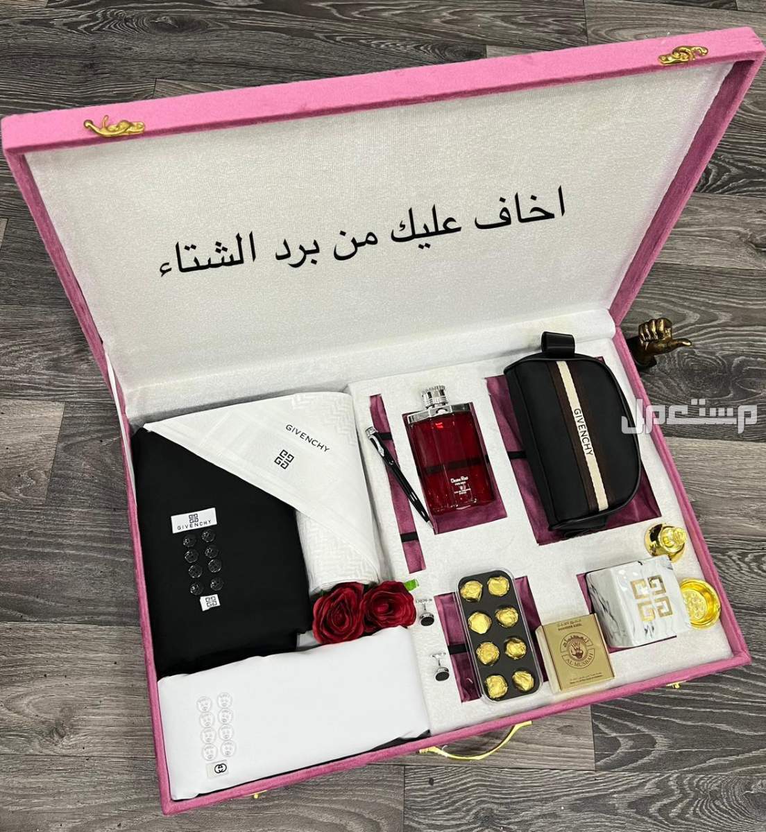 قماشين رجالي بتصميم ماركه جفنشي / جودشي ثلاثه متر وربع يوجد لدينا توصيل لجميع مدن المملكه العربيه السعوديه 🚛