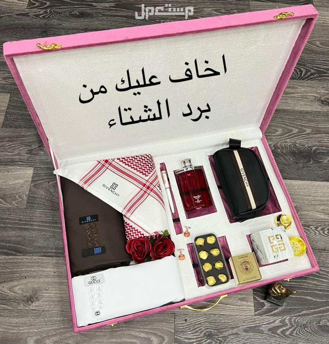 قماشين رجالي بتصميم ماركه جفنشي / جودشي ثلاثه متر وربع يوجد لدينا توصيل لجميع مدن المملكه العربيه السعوديه 🚛