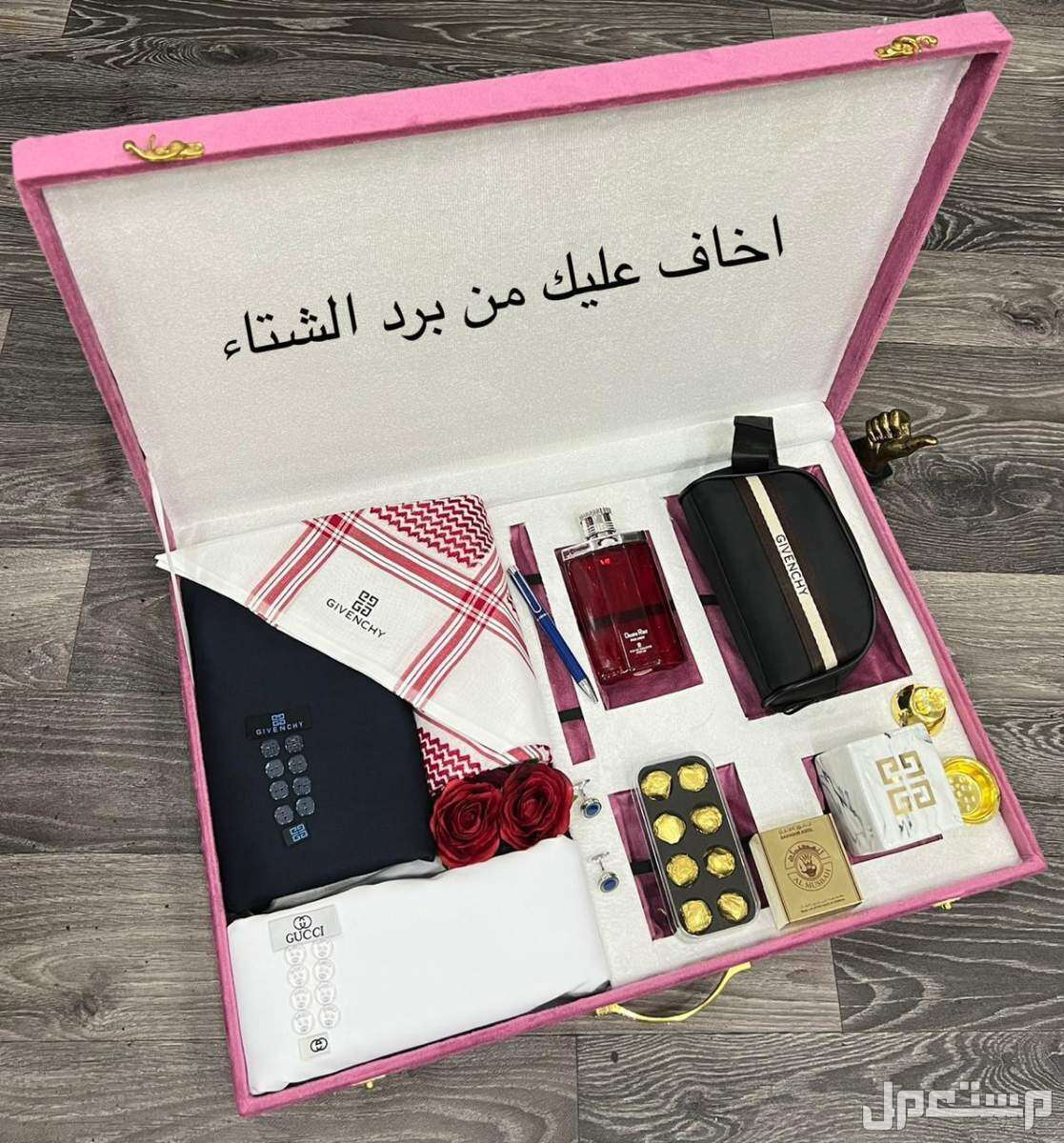 قماشين رجالي بتصميم ماركه جفنشي / جودشي ثلاثه متر وربع يوجد لدينا توصيل لجميع مدن المملكه العربيه السعوديه 🚛