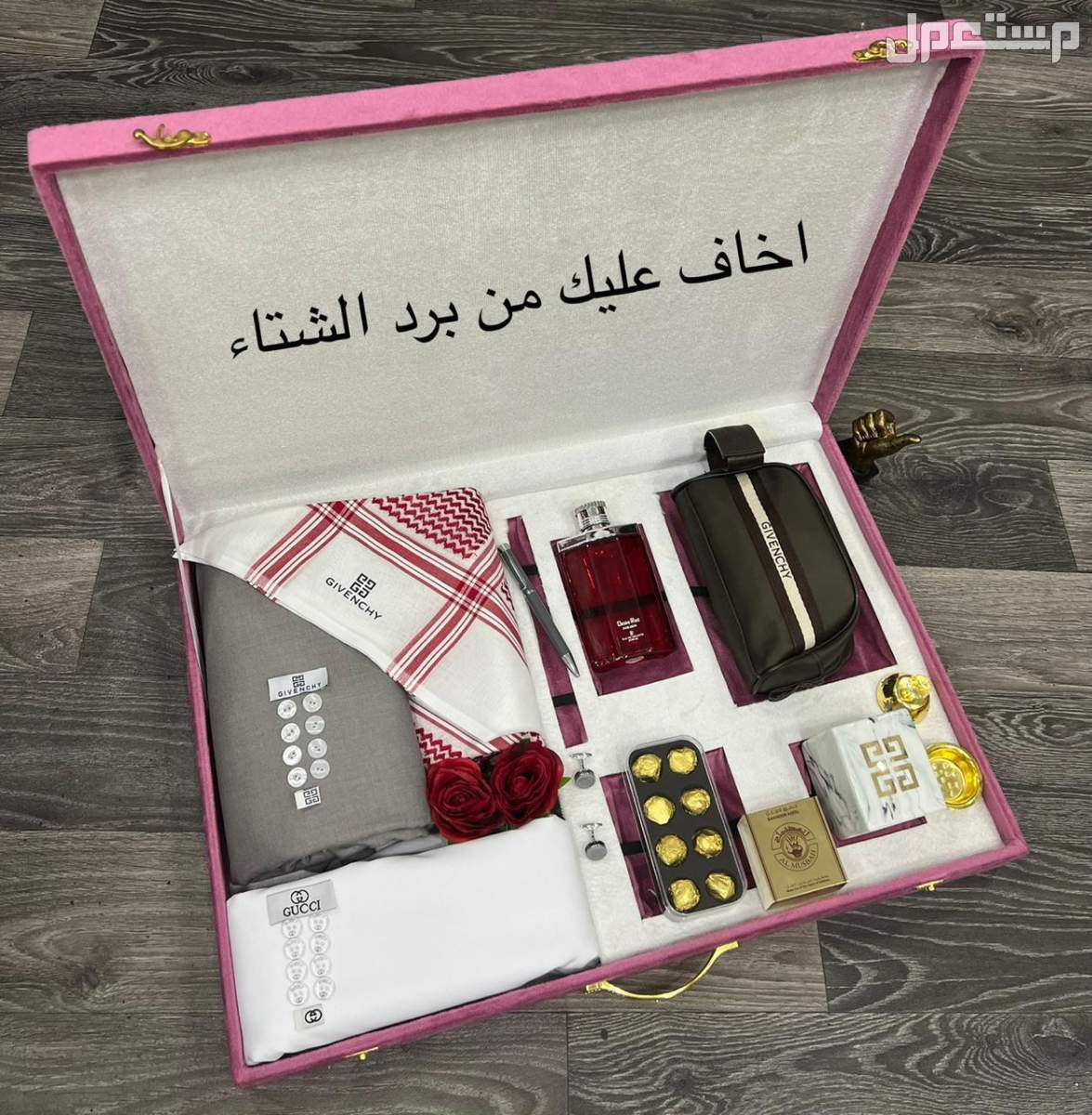 قماشين رجالي بتصميم ماركه جفنشي / جودشي ثلاثه متر وربع يوجد لدينا توصيل لجميع مدن المملكه العربيه السعوديه 🚛