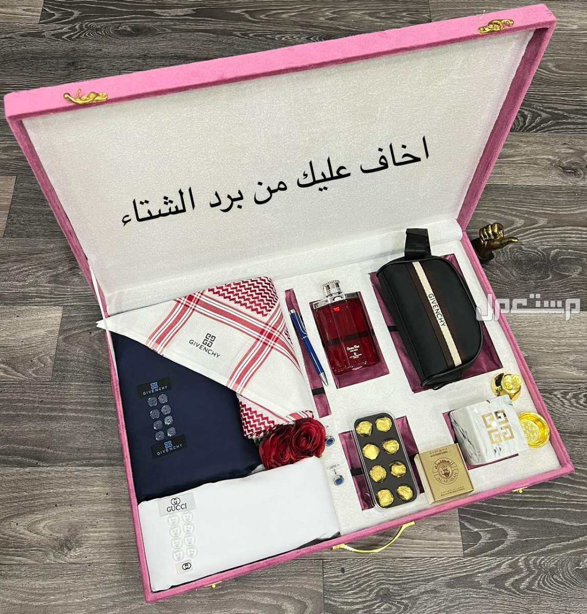 قماشين رجالي بتصميم ماركه جفنشي / جودشي ثلاثه متر وربع يوجد لدينا توصيل لجميع مدن المملكه العربيه السعوديه 🚛