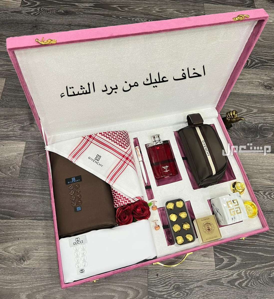 قماشين رجالي بتصميم ماركه جفنشي / جودشي ثلاثه متر وربع يوجد لدينا توصيل لجميع مدن المملكه العربيه السعوديه 🚛