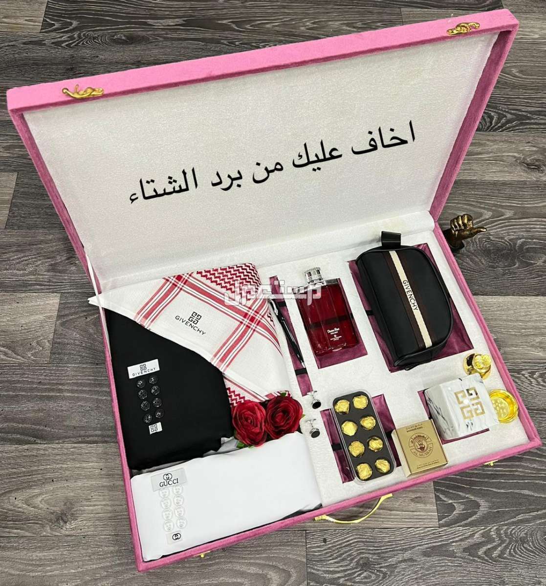 قماشين رجالي بتصميم ماركه جفنشي / جودشي ثلاثه متر وربع يوجد لدينا توصيل لجميع مدن المملكه العربيه السعوديه 🚛