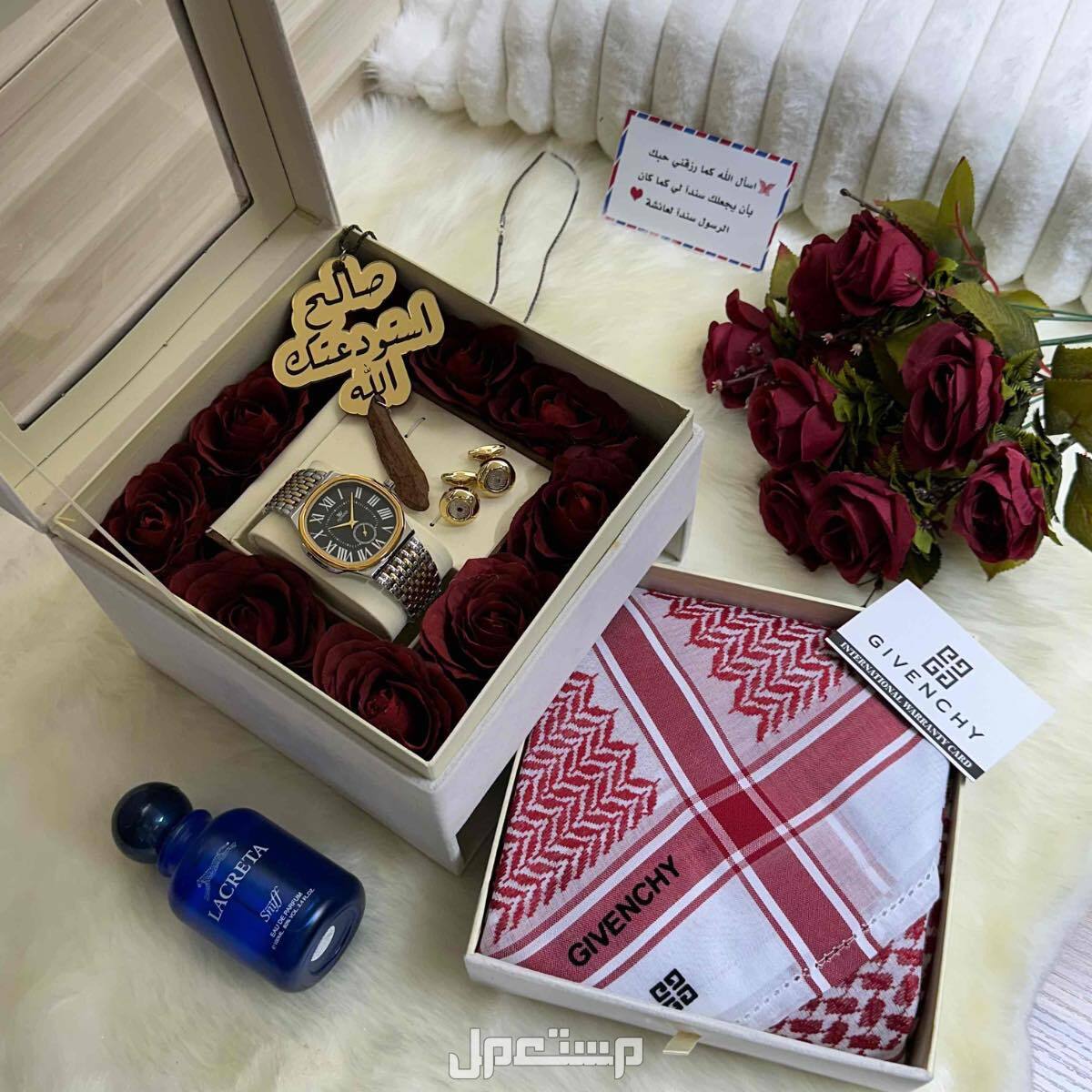 بوكس رجالي مكون من ------------------------- شماغ جيفينشي عالي الجوده مقاسات الشماغ 55 / 58 / 60 ساعه شكل كارتير موديل جديد  ضمان سنه يشمل الضمان *ماء&مكينه&بطاريه قلم شكل كارتير استالس