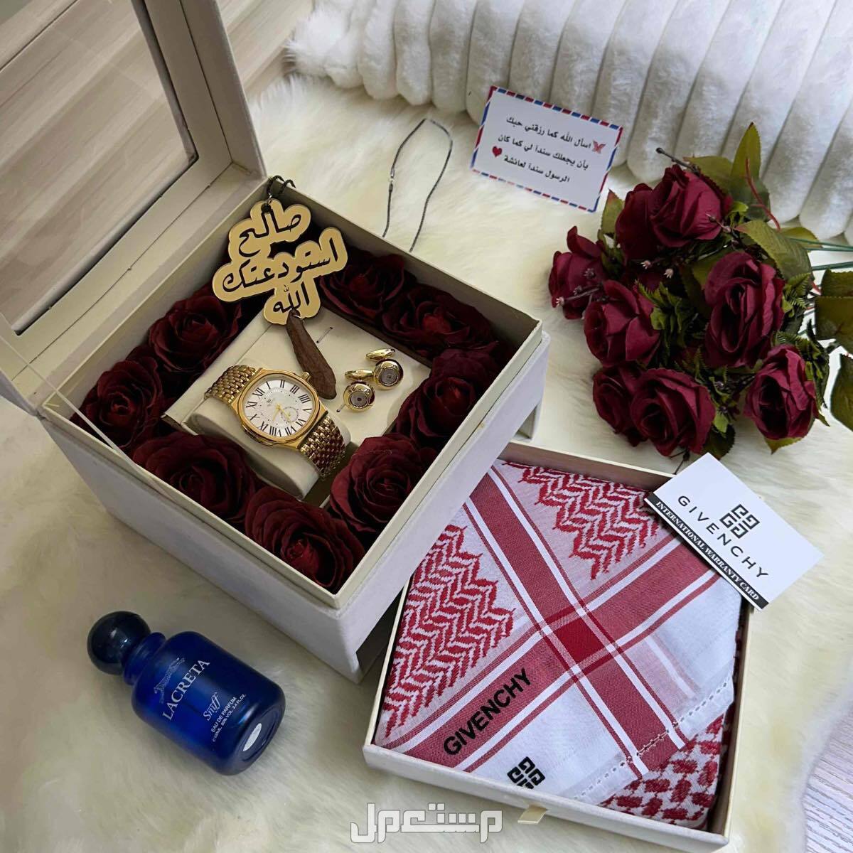 بوكس رجالي مكون من ------------------------- شماغ جيفينشي عالي الجوده مقاسات الشماغ 55 / 58 / 60 ساعه شكل كارتير موديل جديد  ضمان سنه يشمل الضمان *ماء&مكينه&بطاريه قلم شكل كارتير استالس