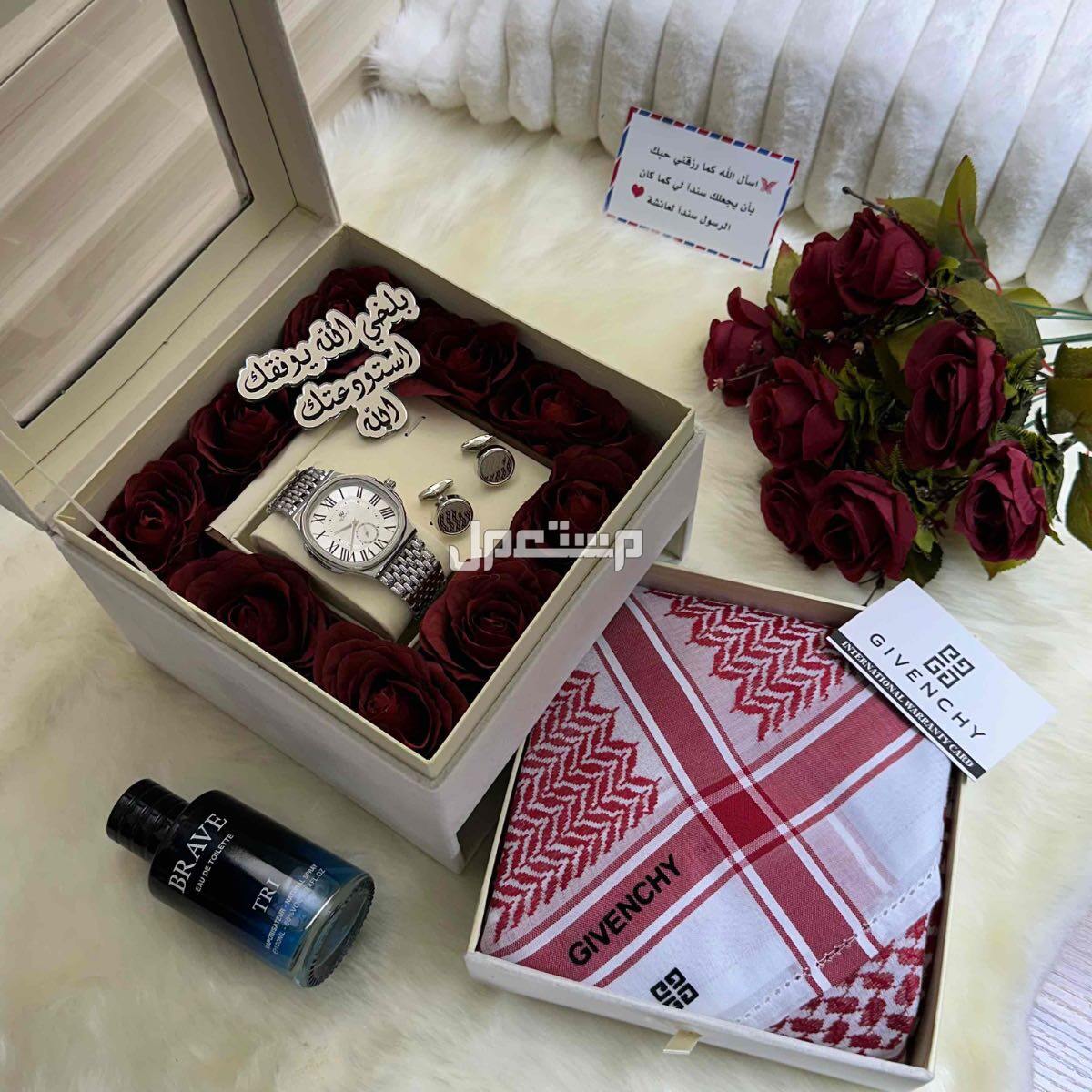 بوكس رجالي مكون من ------------------------- شماغ جيفينشي عالي الجوده مقاسات الشماغ 55 / 58 / 60 ساعه شكل كارتير موديل جديد  ضمان سنه يشمل الضمان *ماء&مكينه&بطاريه قلم شكل كارتير استالس