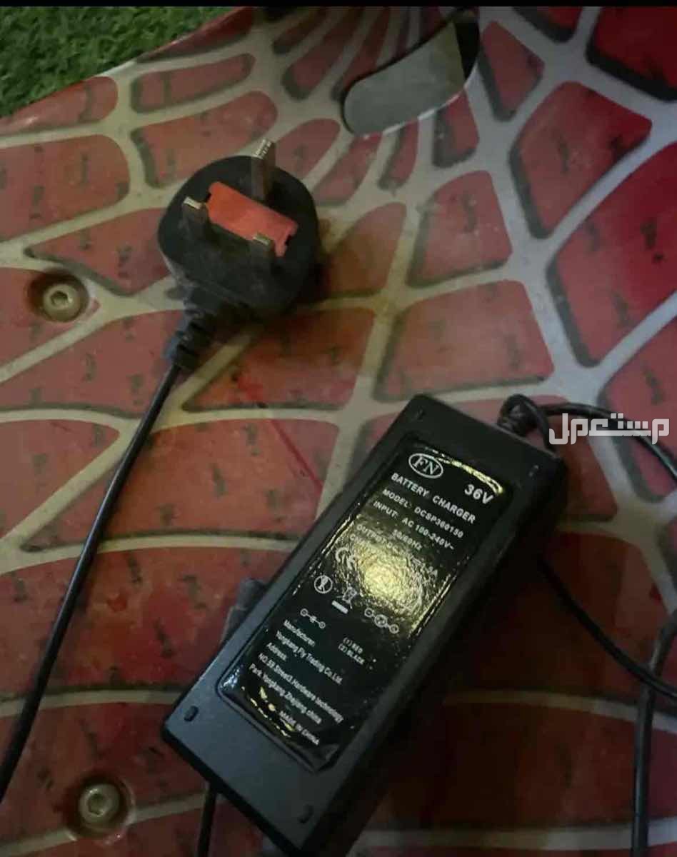 سكوتر شريته ب 600 ورخص سعره مع شواحنه ومفاتيحه وحجم كبير 36 فولت البطاريه قسم بالله انها جديده توني مركبها