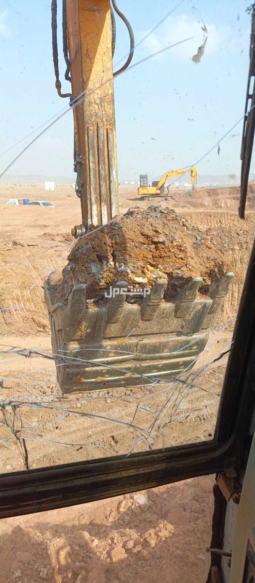 بوكلين للايجار قص اراضي وبنا حجر
