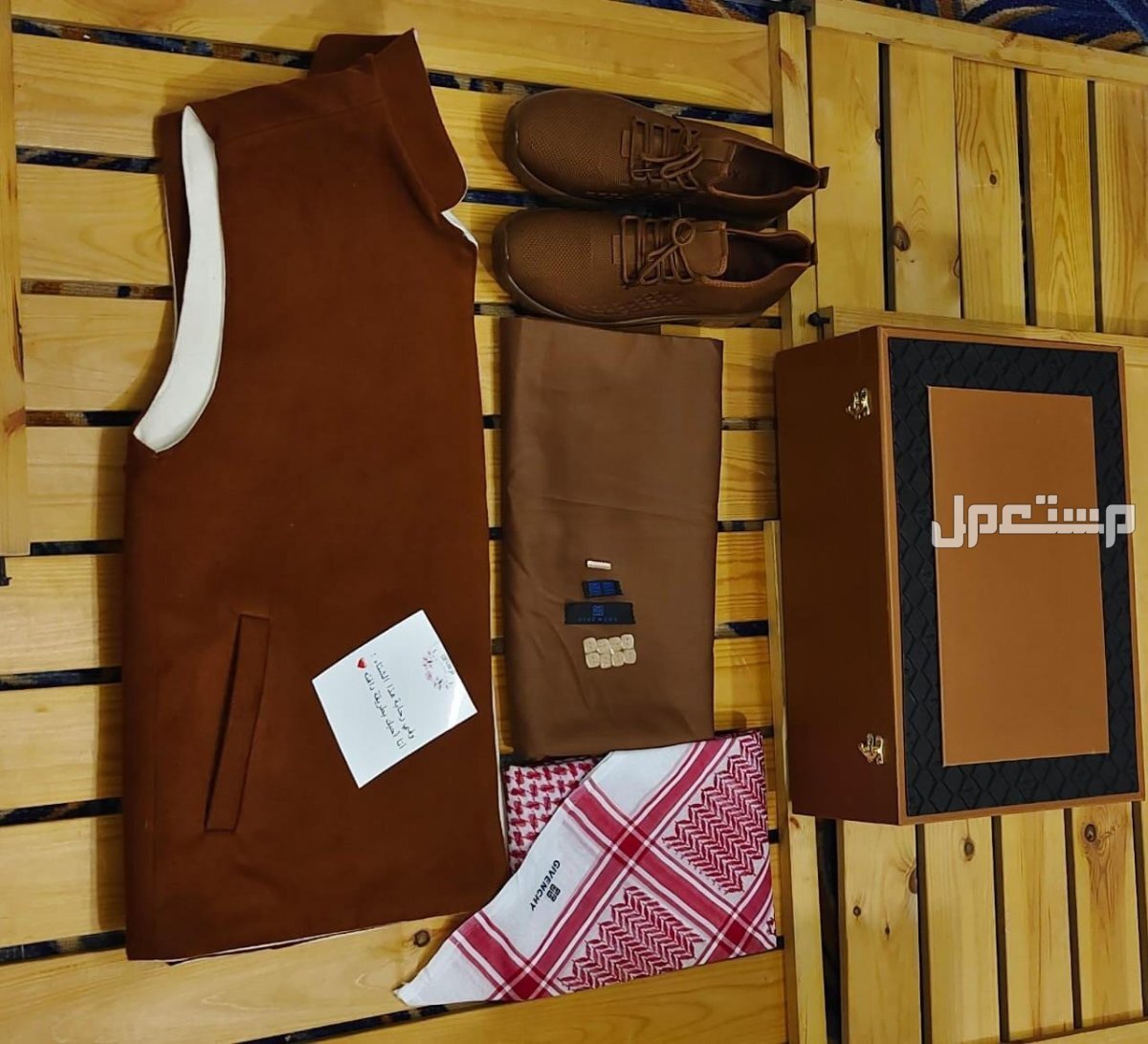 طقم رجالي مكون من⬇️ *قماش جيفينشي شتوي الألوان الأكثر مبيعاً يوجد لدينا توصيل لجميع مدن المملكه العربيه السعوديه 🚛