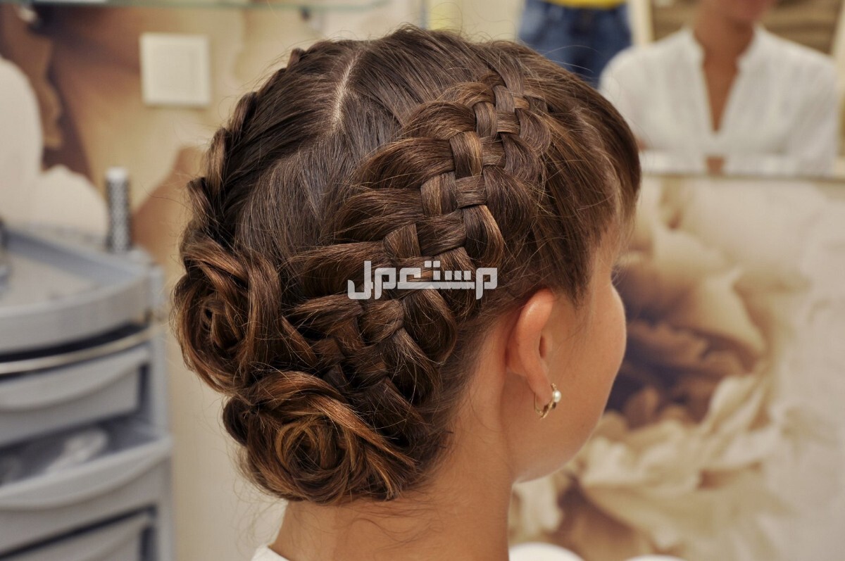 أجمل 10 تسريحات شعر مرفوعة تسريحة الفيونكة