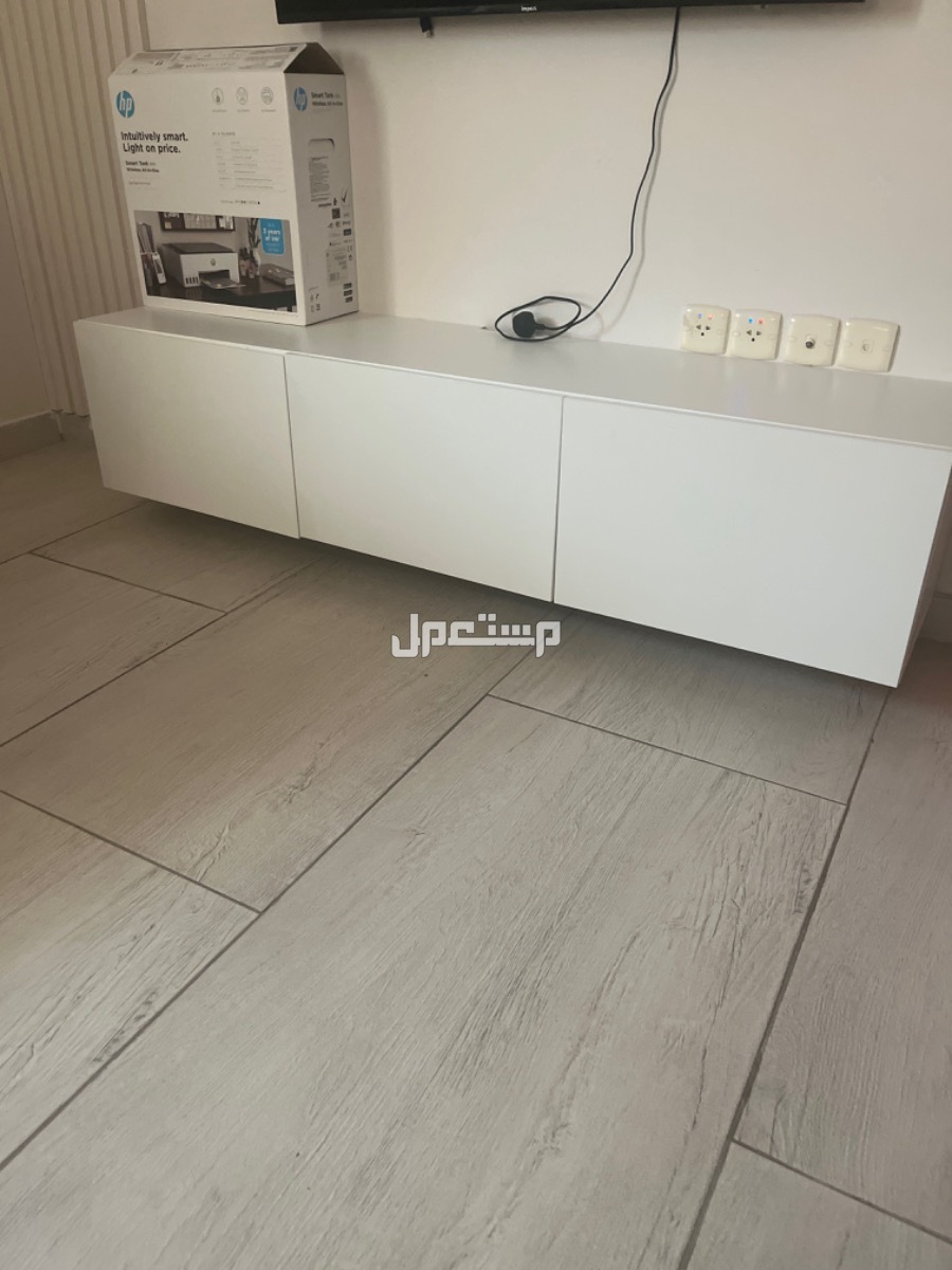 طاولة تلفزيون ايكيا