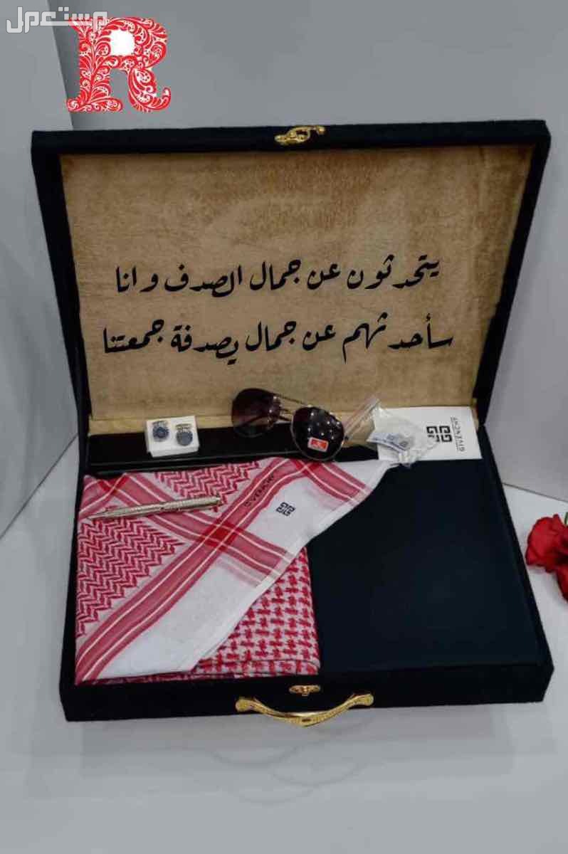 🌹عروضنا مستمره 🌹 عرضنا اليوم  🌹طقم رجالي يتكون من 🌹قماش شتوي ماركة جفنشي 🌹مقاس القطعه 3متروربع 🌹ثمانية ازارير بإسم الماركه 🌹لوجو الماركه رقبه وجيب 🌹شماغ بنفس الماركة 🌹