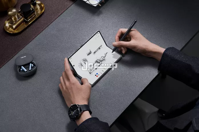 القوة تلتقي بالدقة: استعد لهاتف PHANTOM V Fold2 5G القابل للطي المدعوم بالذكاء الاصطناعي المتقدم من تكنو