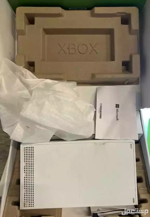 جهاز العاب إكسبوكس سيريس اس Xbox Series S يوجد كسر خفيف لايؤثر على الاداء هنا في الخلف
